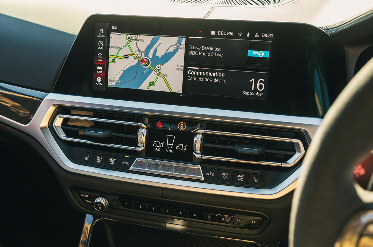 14 BMW M4 CSL RT 2022 infotainment