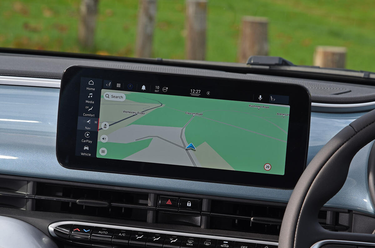 14 Fiat 500 electric 2022 road test review infotainment