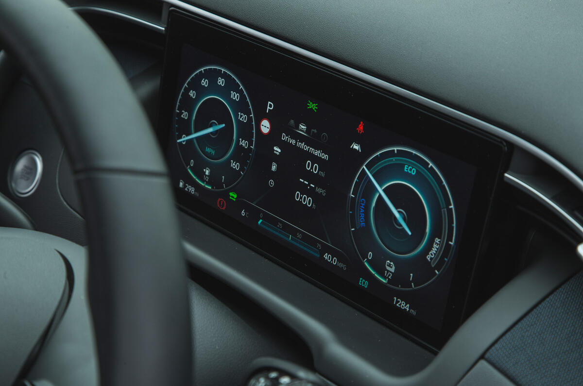 14 Hyundai Tucson 2021 road test review instruments