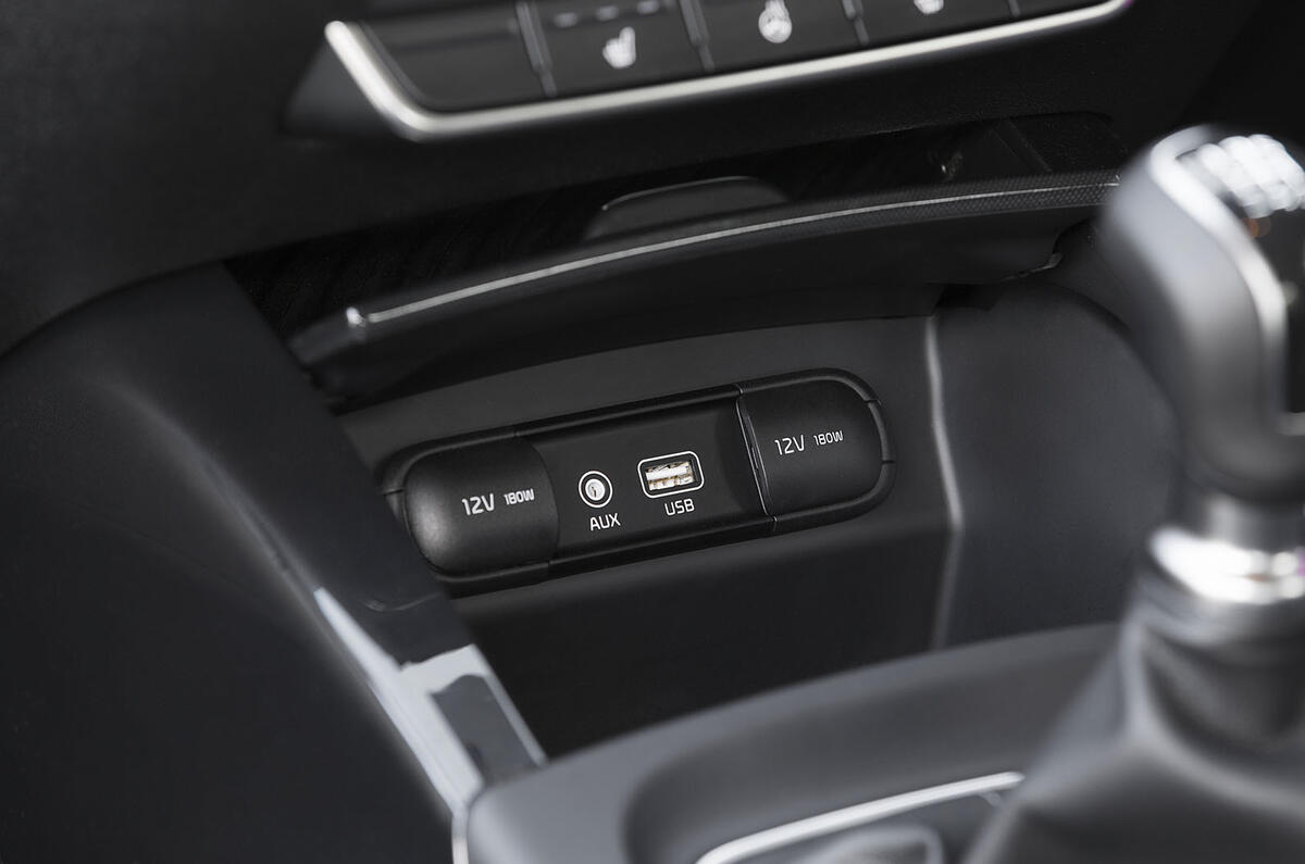 Kia Sorento Interior >> Kia Sorento Review (2018) | Autocar Kia Sorento Interior >> Kia Sorento Review (2018) | Autocar