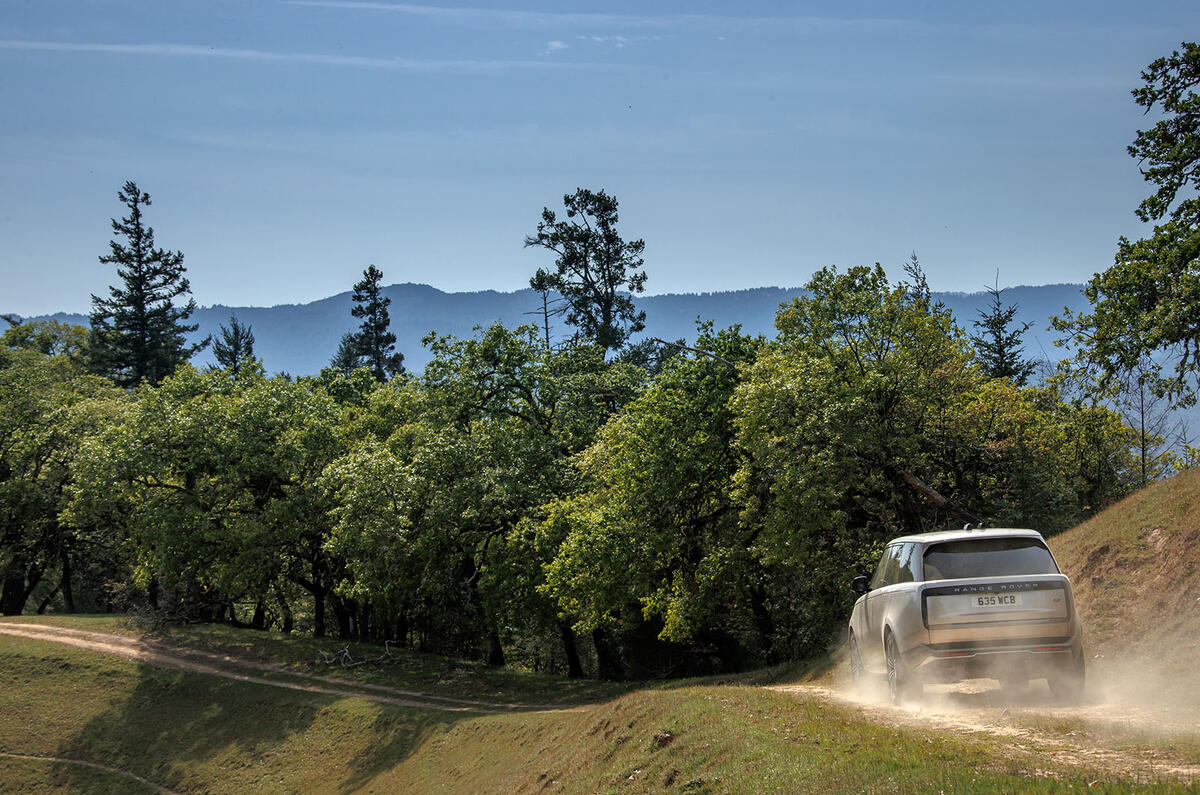 14 Land Rover Range Rover 2022 premier essai hors route arrière