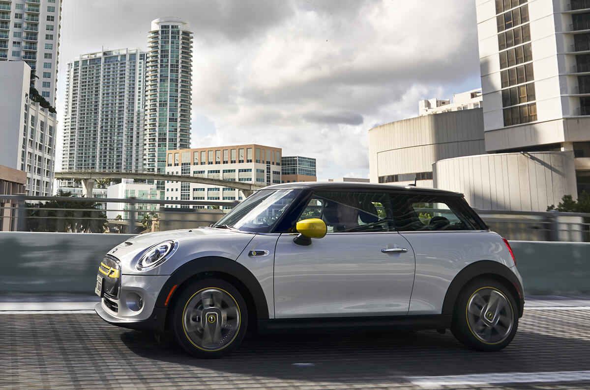 Mini Electric 2020 road test review - on the road side