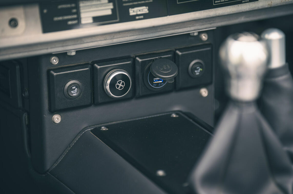 14 Morgan Super 3 RT 2022 heated seats heater usb