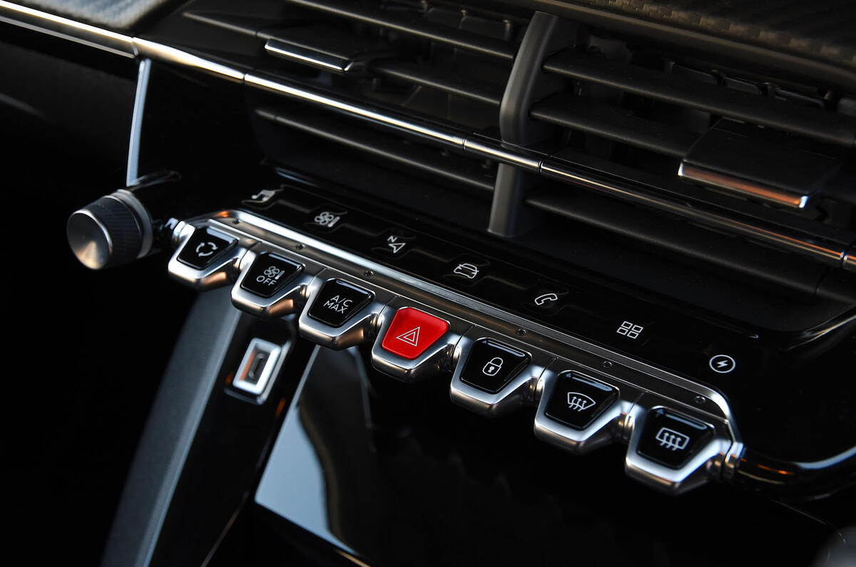 Peugeot e-208 2020 road test review - piano keys