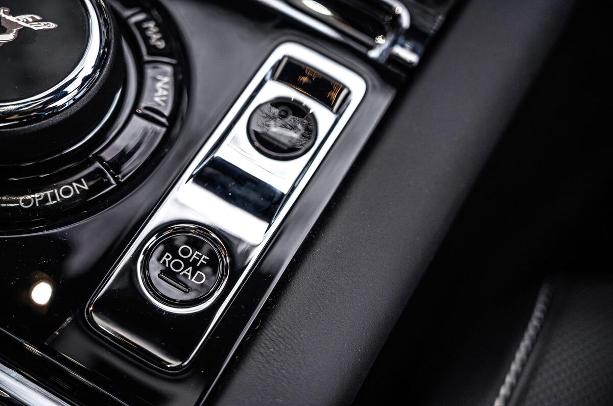 Révision de l'essai routier de la Rolls Royce Cullinan 2020 - console centrale