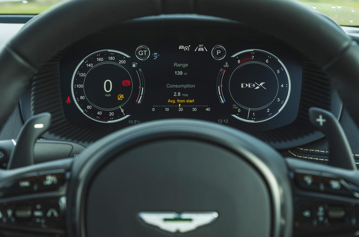 Examen de l'essai routier de l'Aston Martin DBX 2020 - instruments