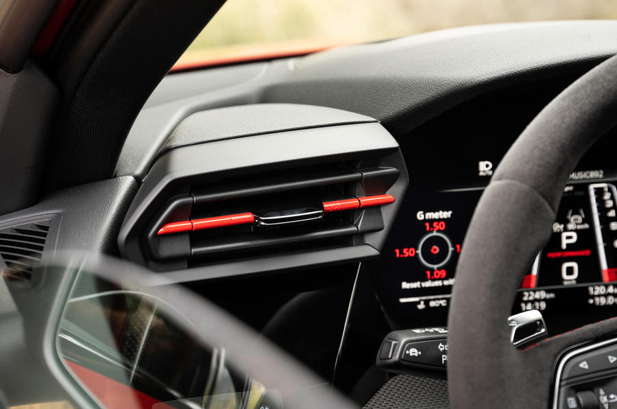 15 Audi RS3 2021 : essai routier - bouches d'aération