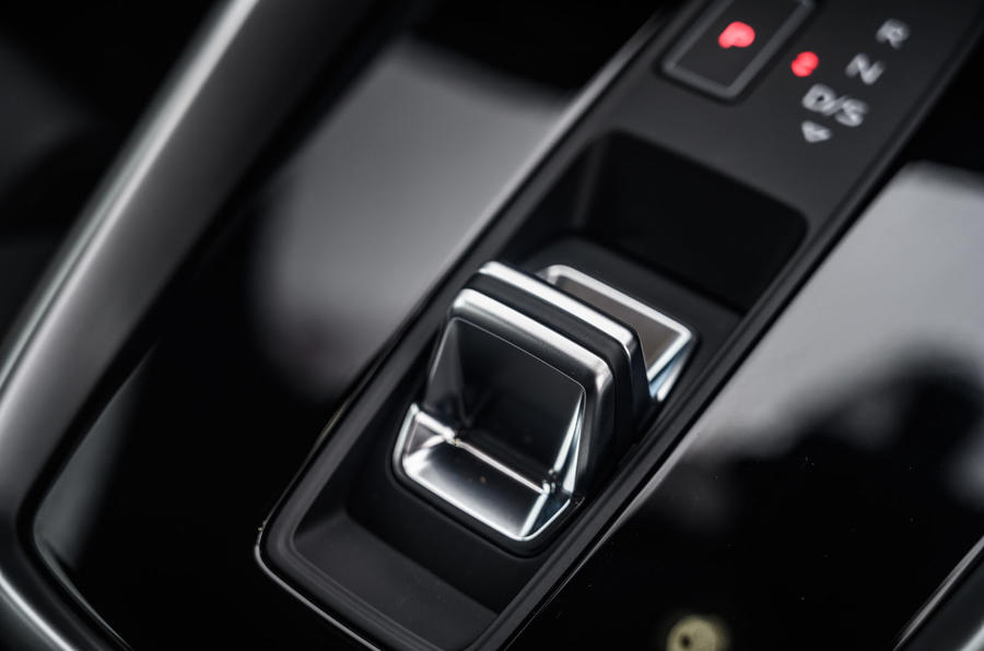 Audi S3 Sportback 2020 : essai routier - levier de vitesse