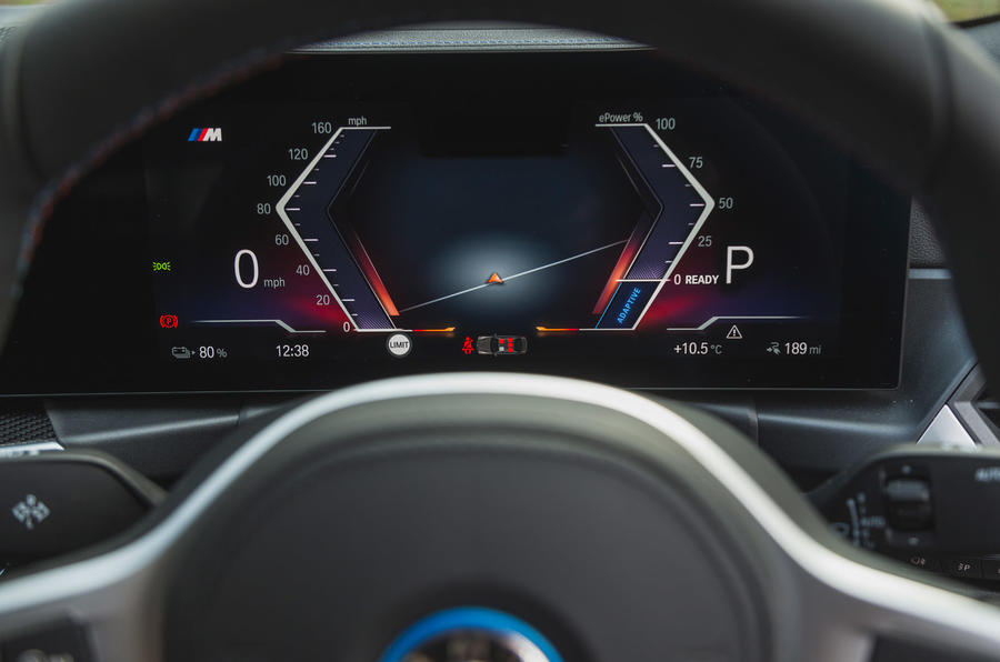 15 BMW i4 2022 : essai routier instruments