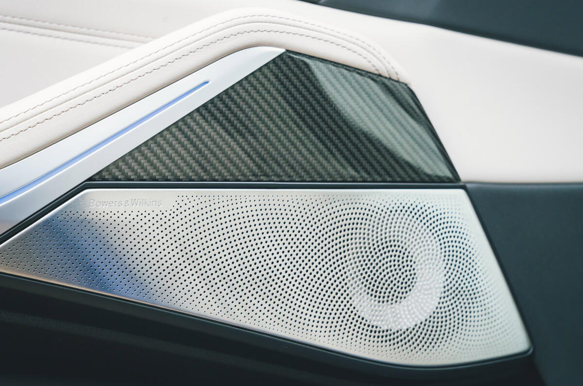 15 BMW X7 M60i RT 2023 bowers wilkins speaker grille