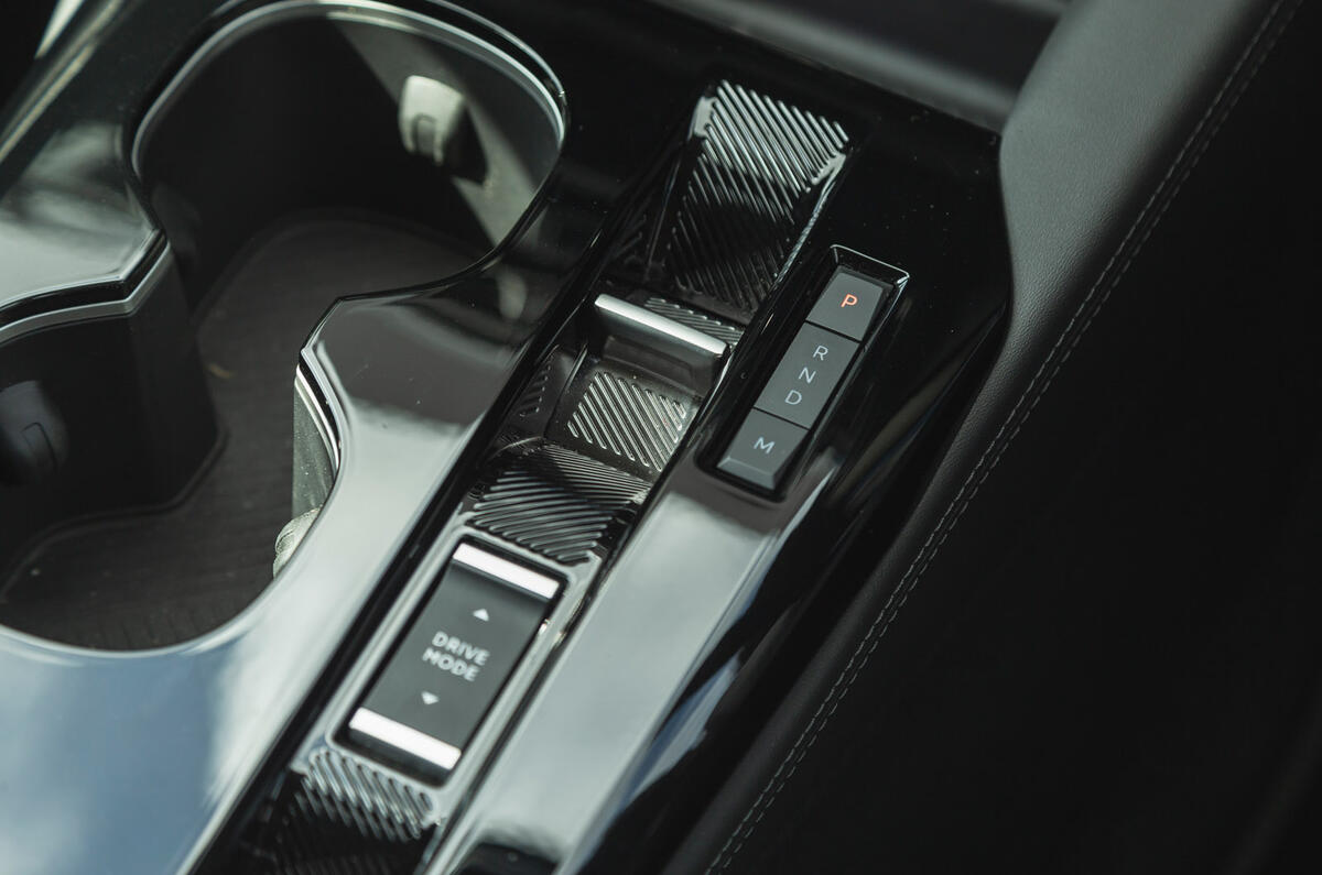 15 Citroen C5 X RT 2022 centre console