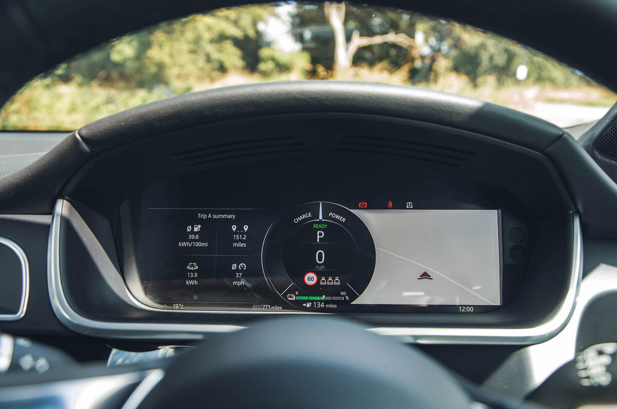 15 Jaguar i Pace Sport 400 RT 2023 gauge cluster