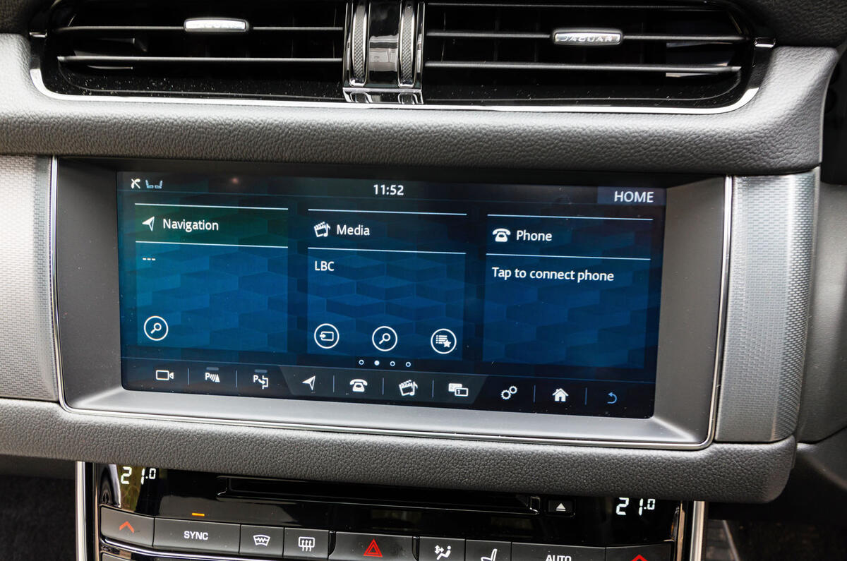 Jaguar XF Sportbrake 2019 road test review - infotainment