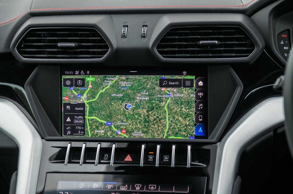 Urus interior Autocar