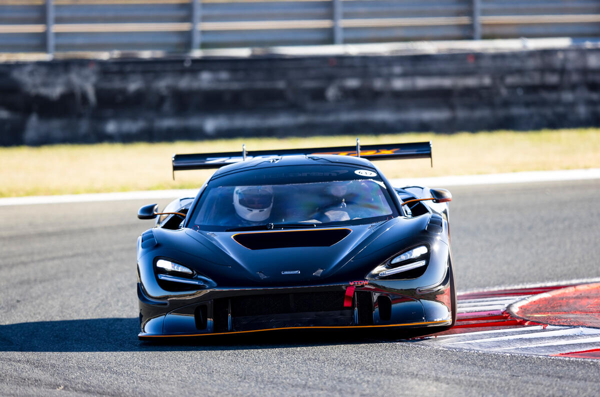 15 McLaren 720S GT3X 2021 premier essai essai piste avant