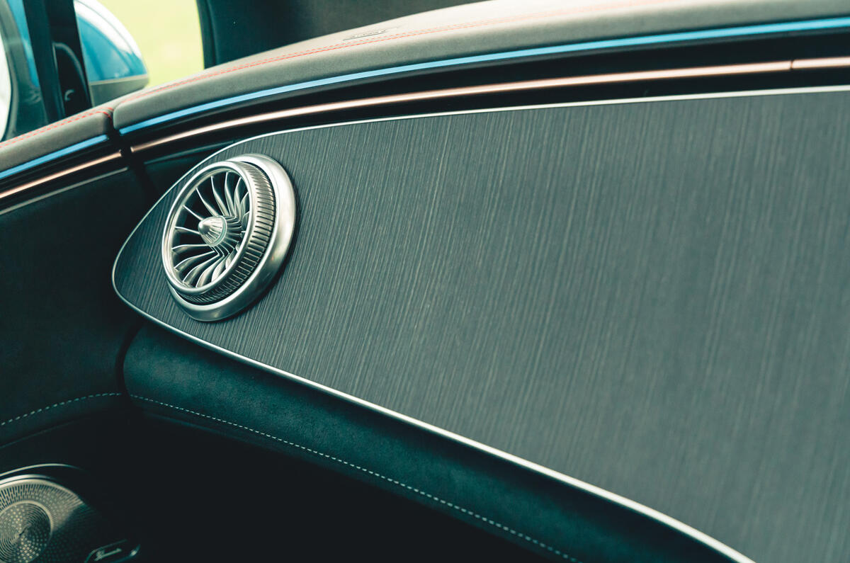 15 Mercedes Benz EQE RT 2023 wood trim