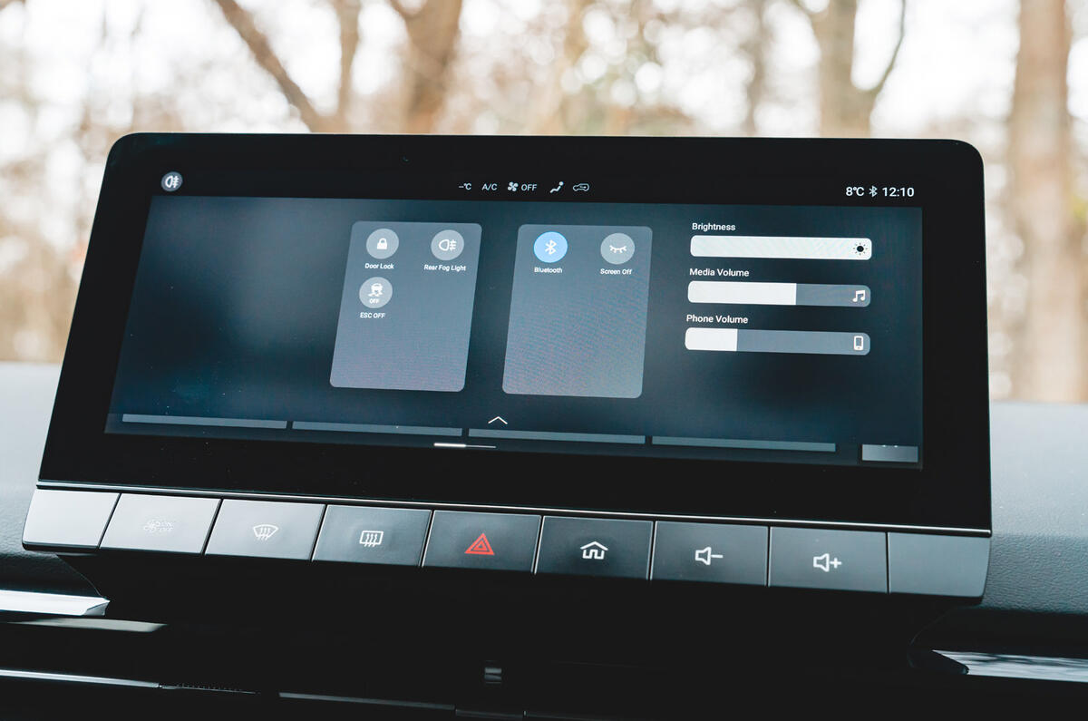 15 MG Motor MG4 EV Long Range RT 2023 multimedia 2 stability control