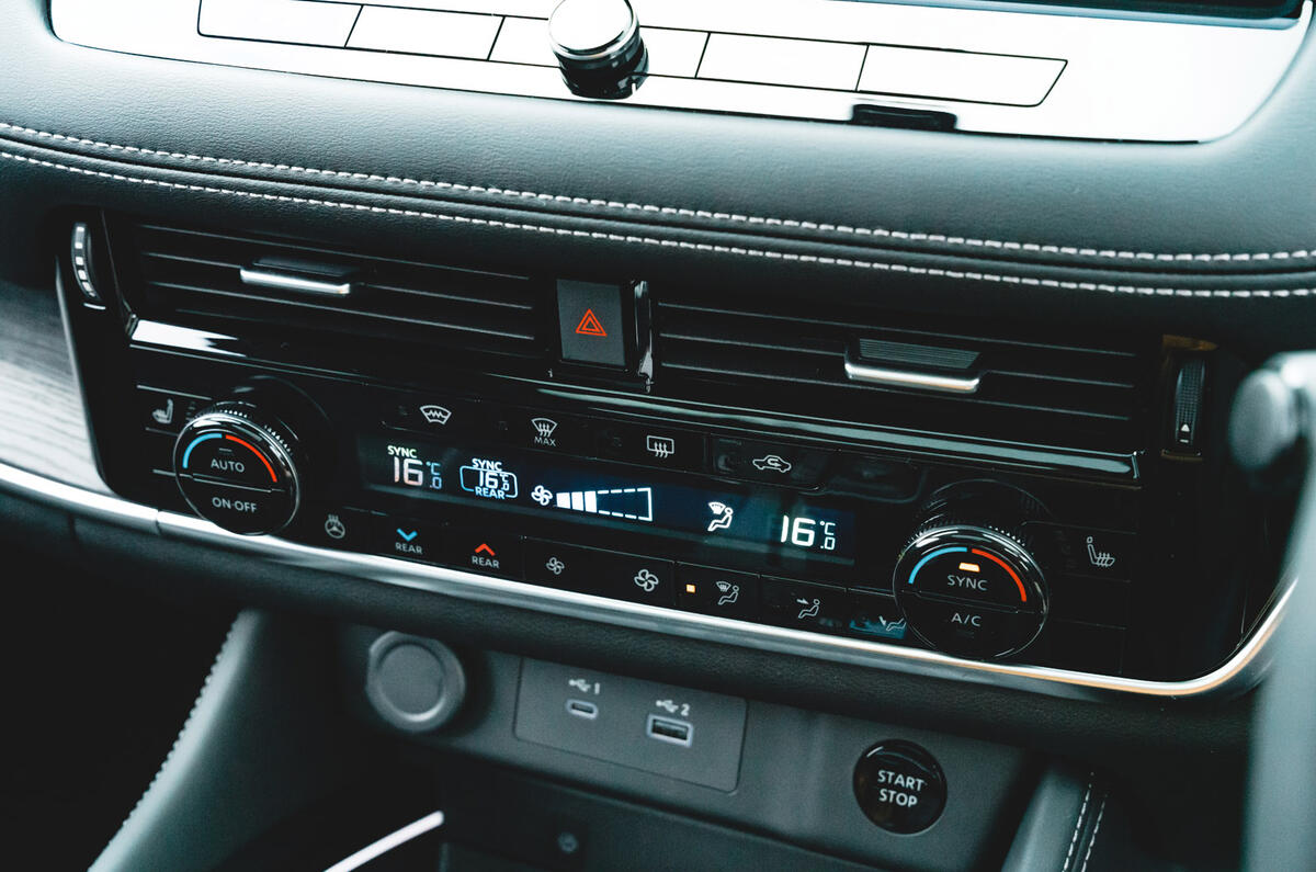 15 Nissan X Trail RT 2023 climate control