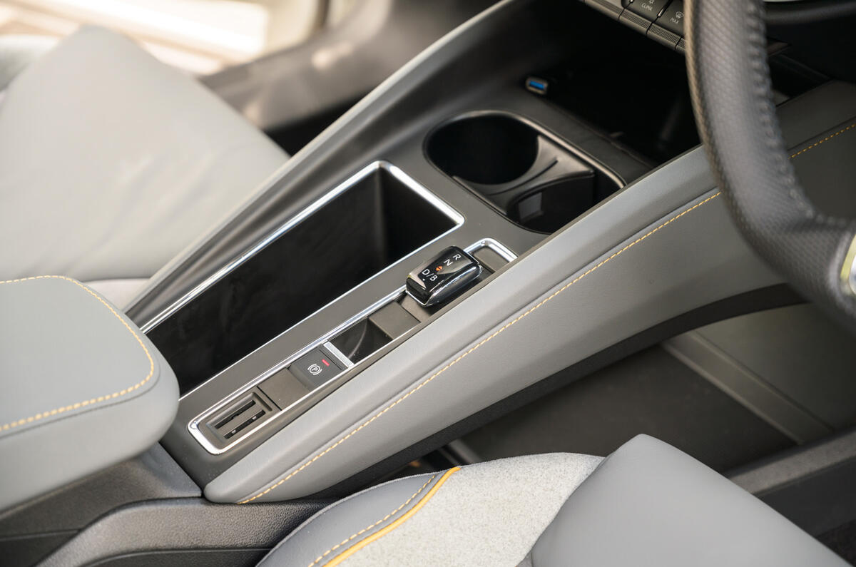 15 Skoda Enyaq IV 2021 RT centre console