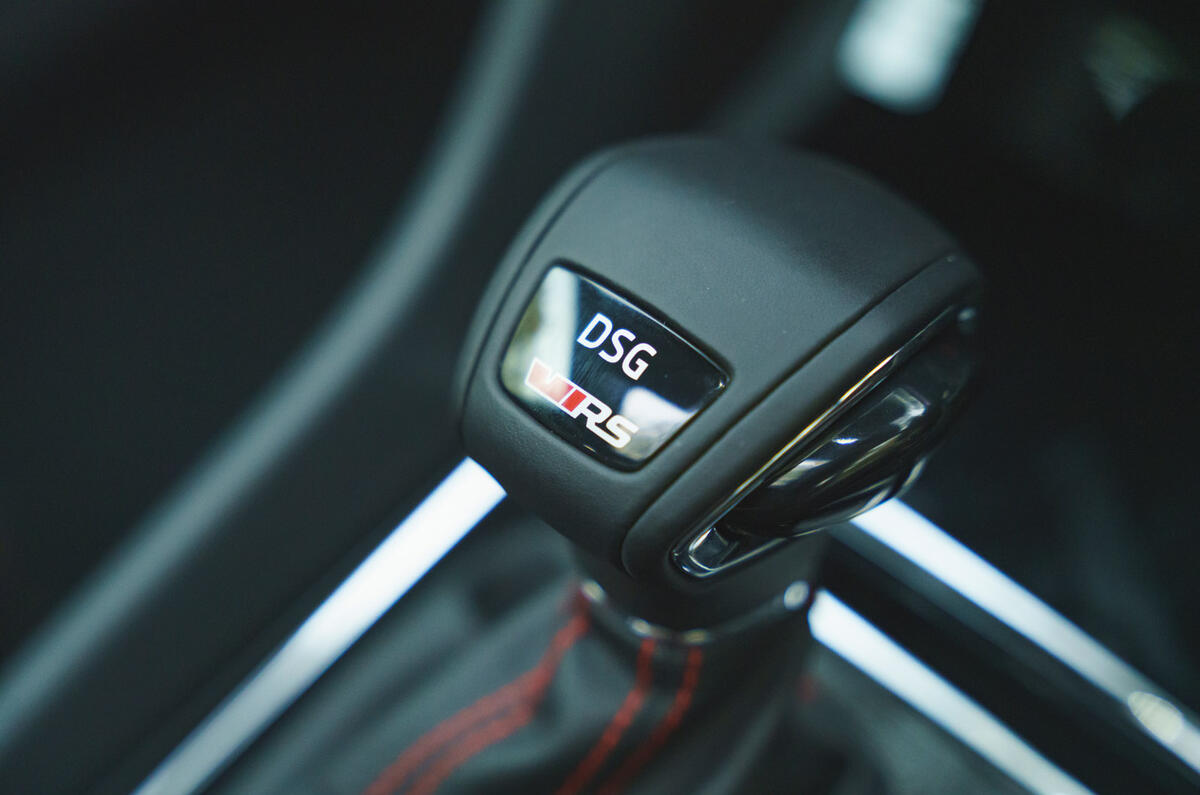 15 Skoda Kodiaq vRS 2022 road test gearstick