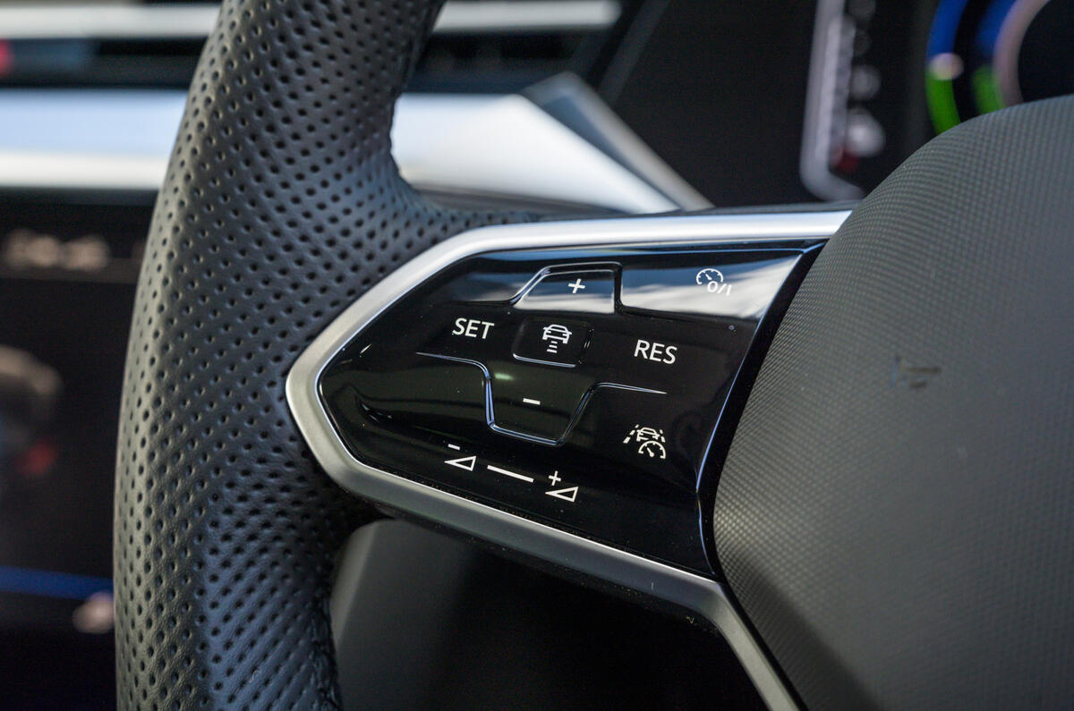 15 Volkswagen Arteon Shooting Brake 2021 RT cruise controls