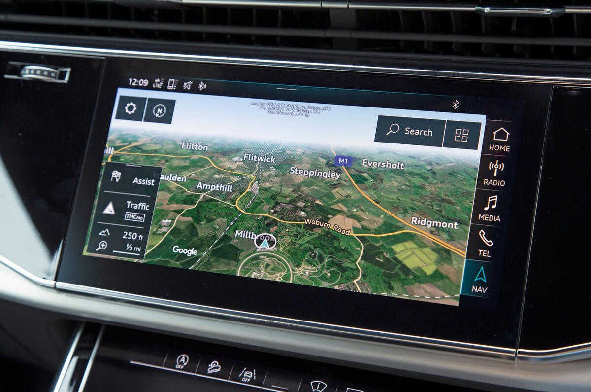 Audi Q8 50 TDI Quattro S Line 2018 road test review - satnav