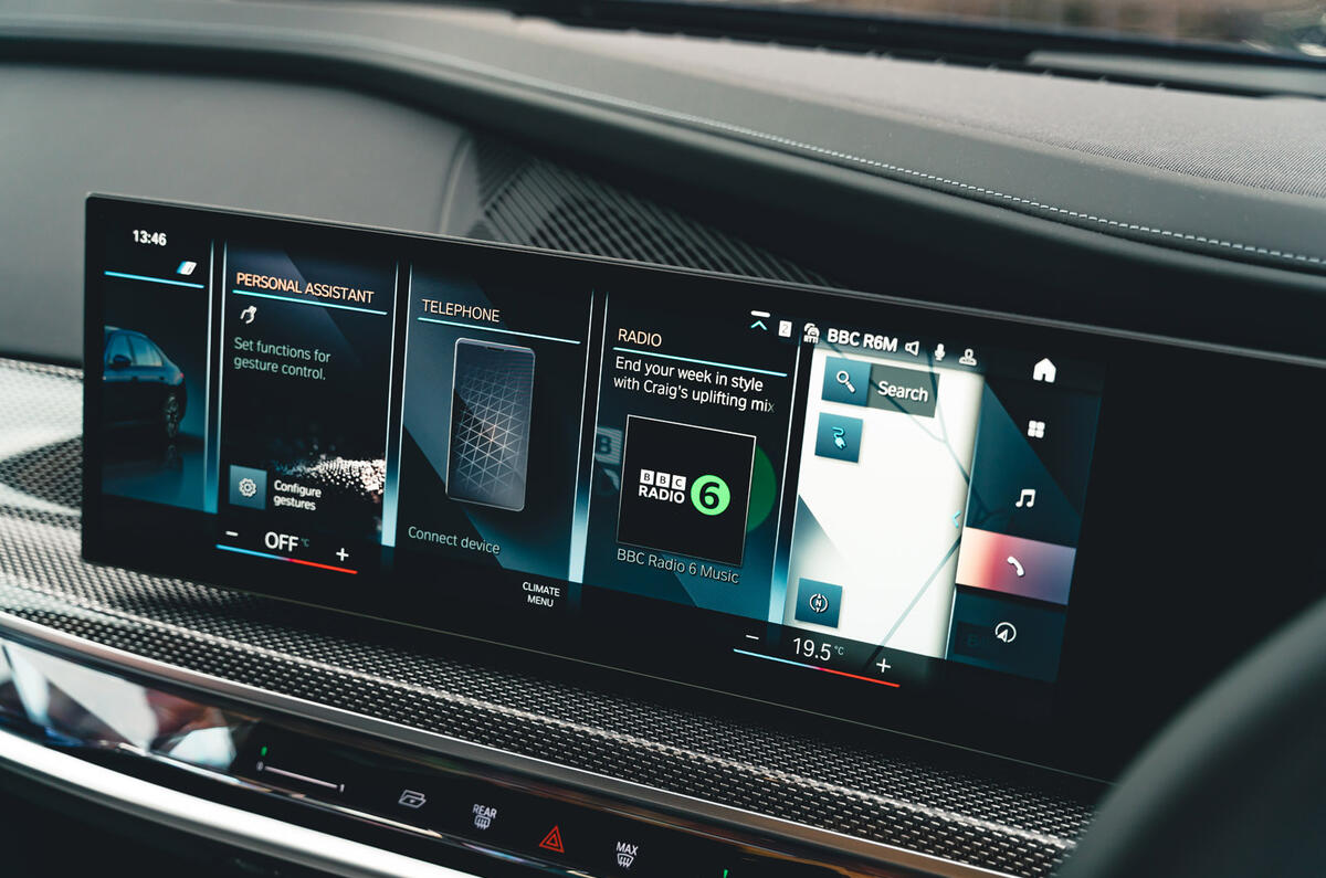 16 BMW I7 RT 2023 infotainment 1