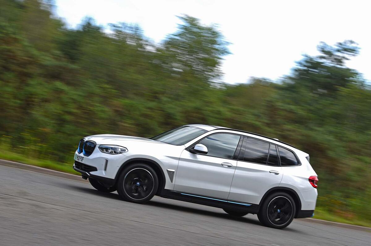 16  BMW iX3 2021 FD Sidepanning