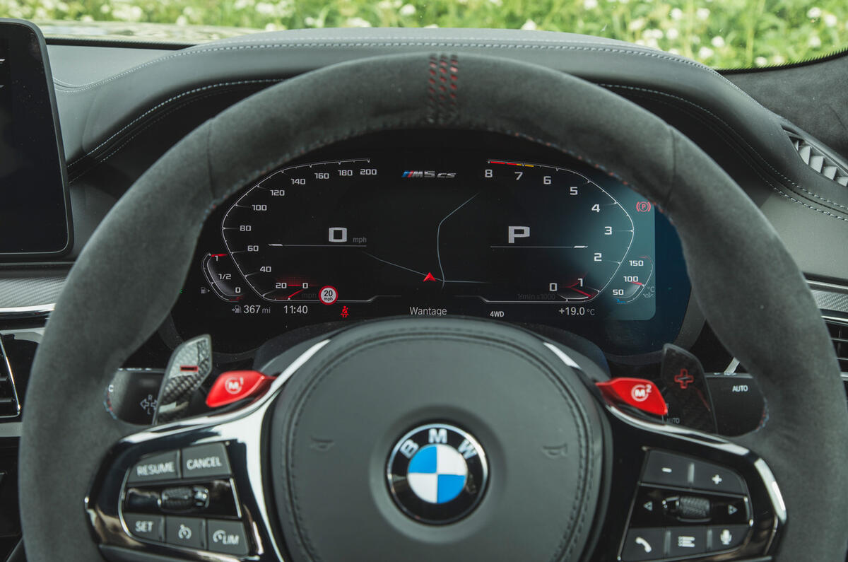 16 BMW M5 CS 2021 RT instruments