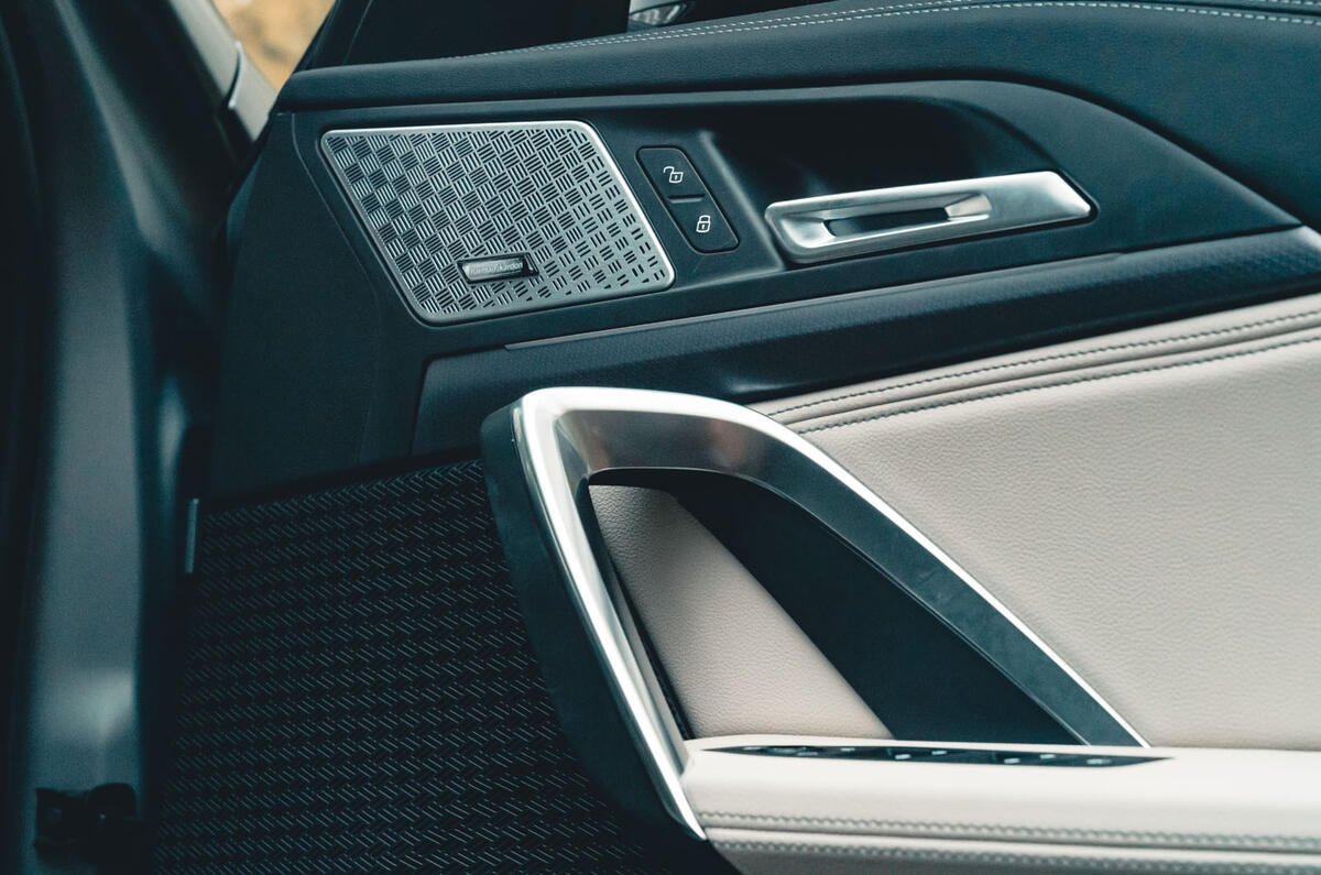 16 BMW X1 23i RT 2023 doorhandle