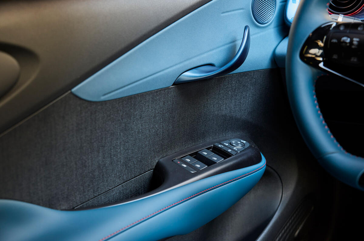 16 BYD Dolphin FD 2023 interior doorhandle