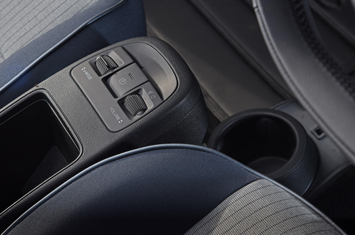 16 Fiat 500 electric 2022 road test review centre console