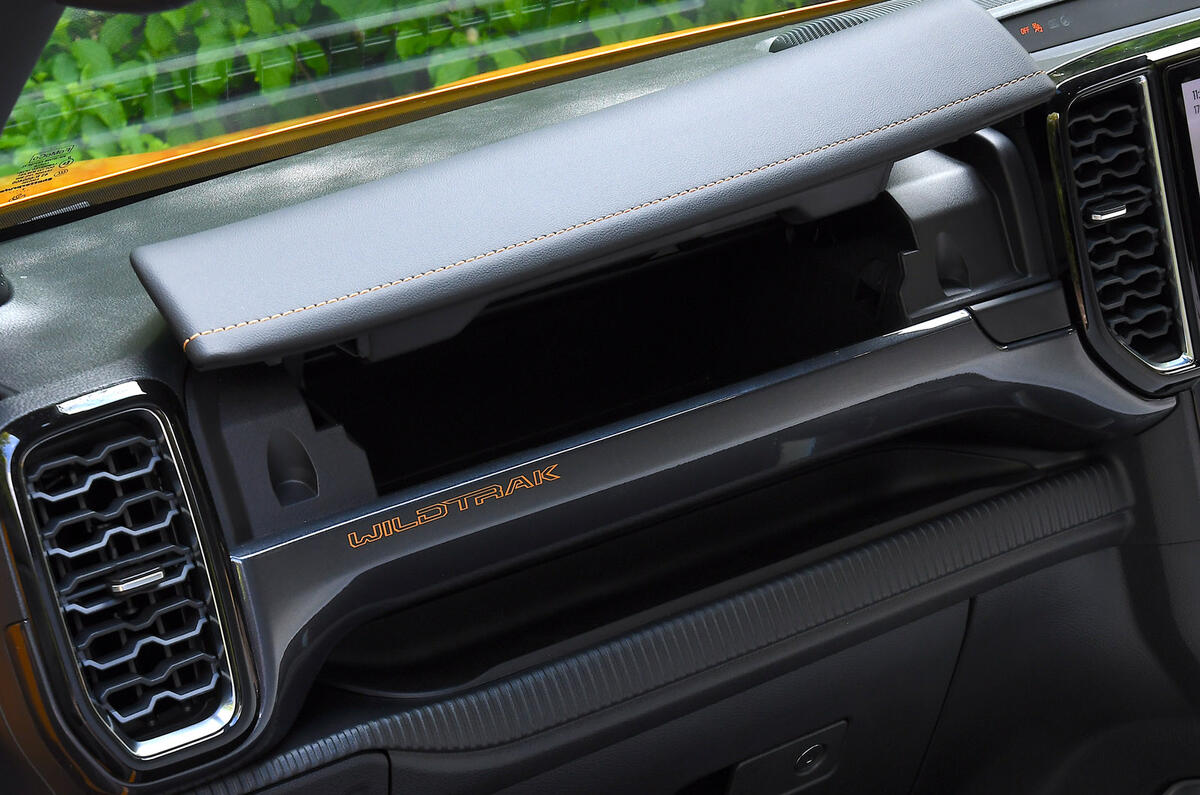 16 Ford Ranger RT 2023 dash cubby