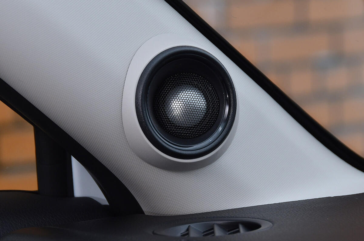 16 Honda HR V 2021 road test review speakers