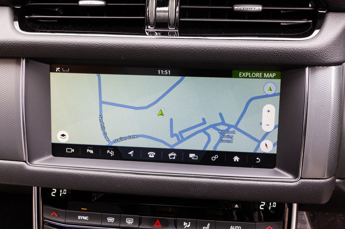 Jaguar XF Sportbrake 2019 road test review - infotainment satnav