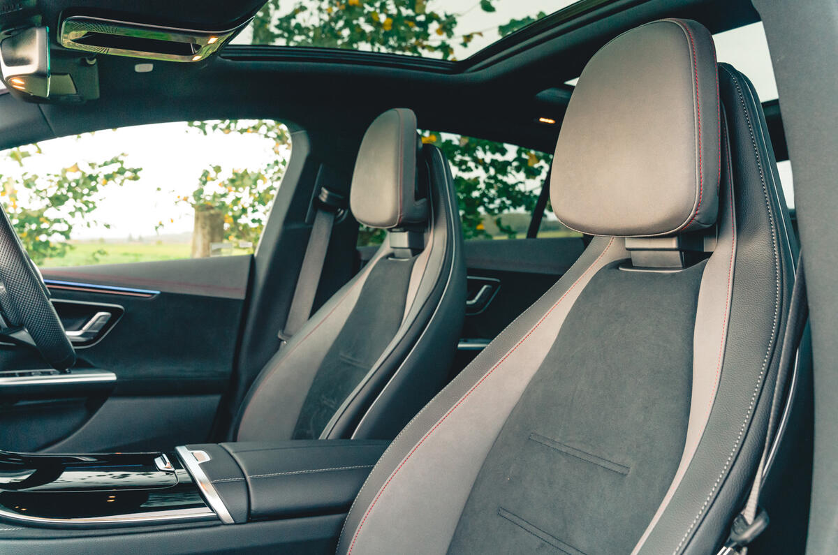 16 Mercedes Benz EQE RT 2023 integrated headrests