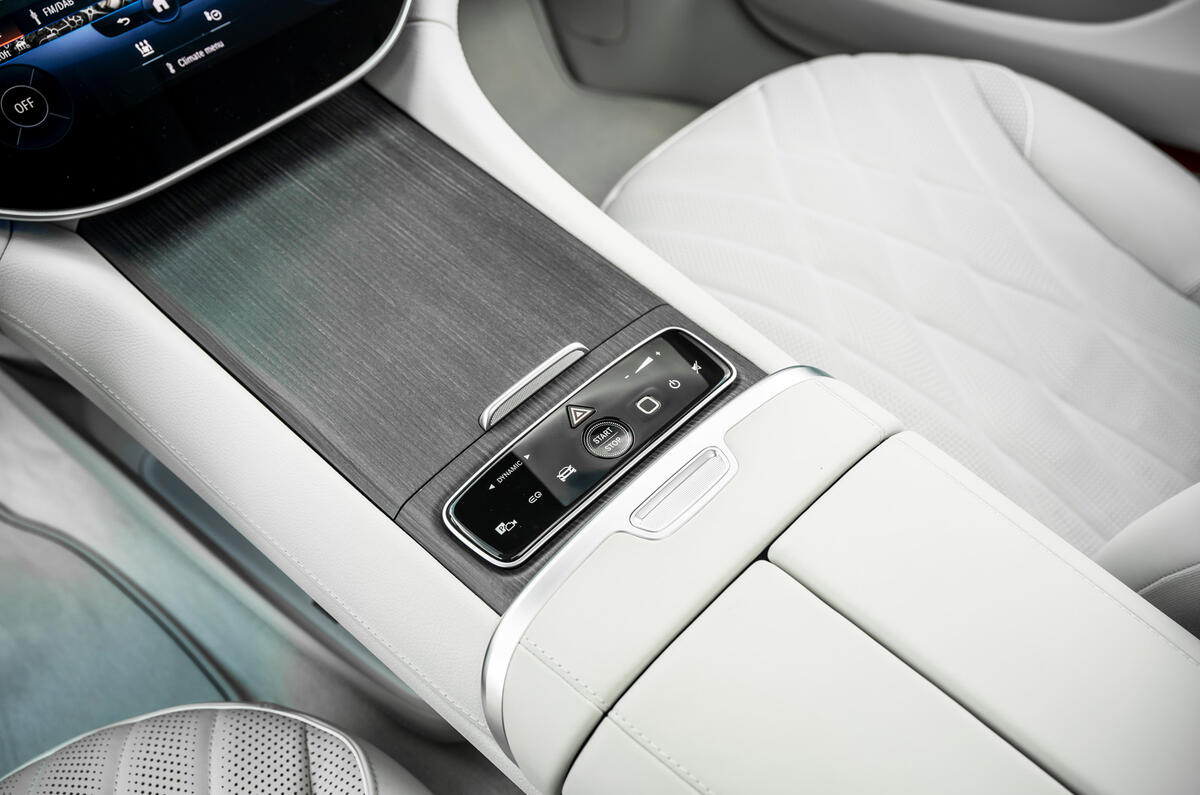 16 mercedes benz eqs 2021 uk lhd fd centre console