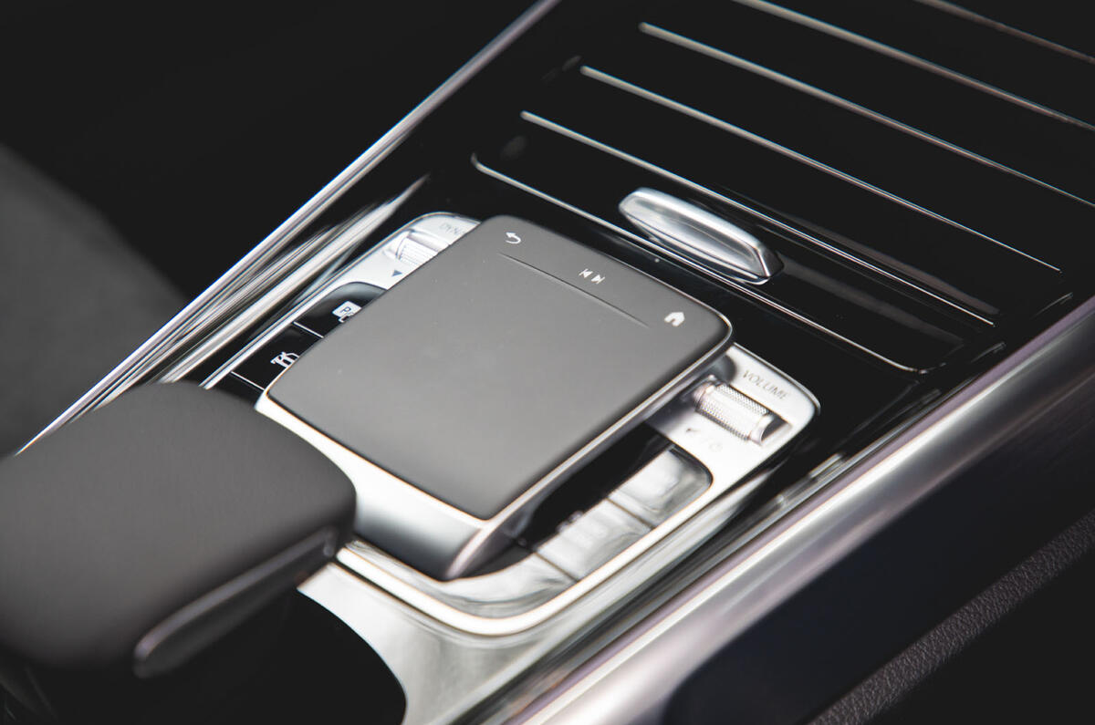 Mercedes-Benz GLB 2020 road test review - centre console