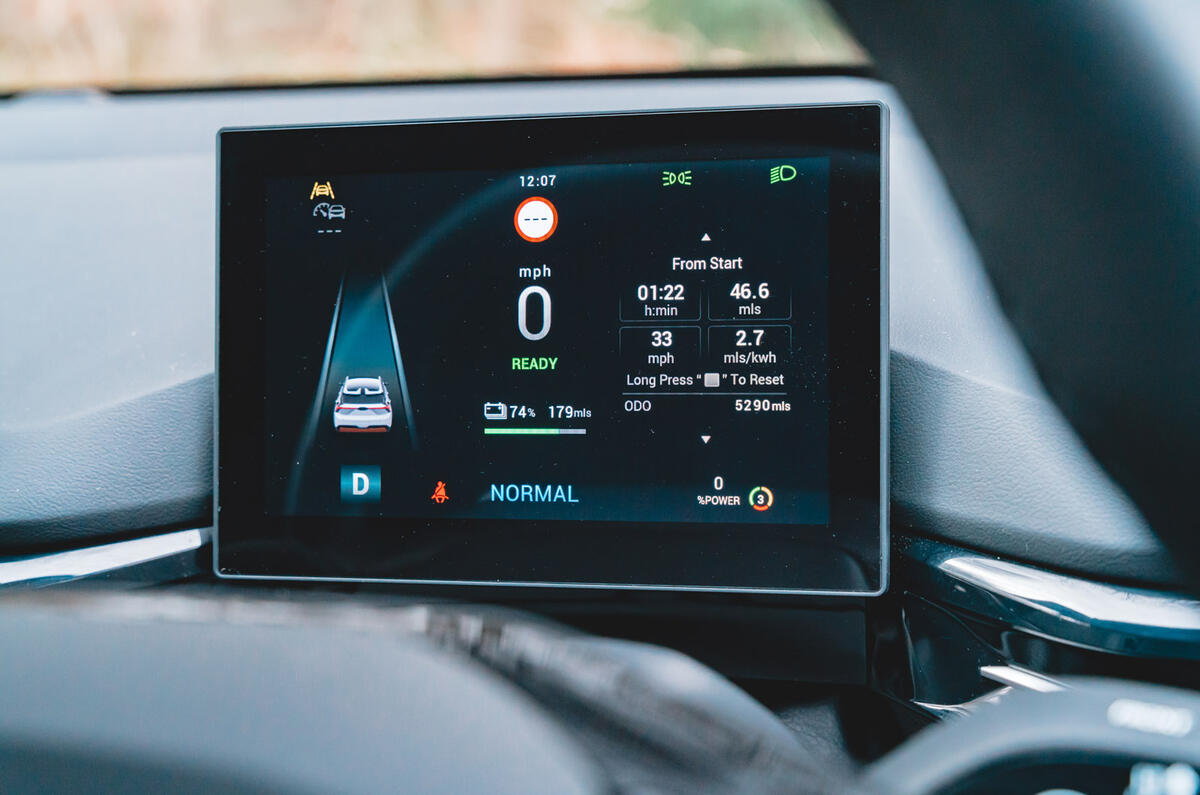 16 MG Motor MG4 EV Long Range RT 2023 instrument cluster