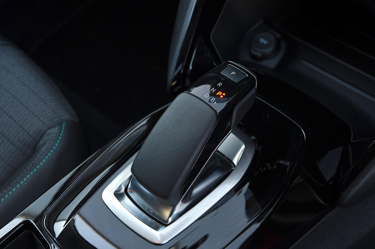 Peugeot e-208 2020 road test review - gearstick