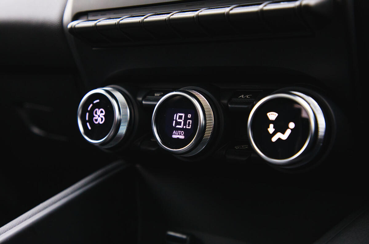 Renault Captur 2020 road test review - climate controls