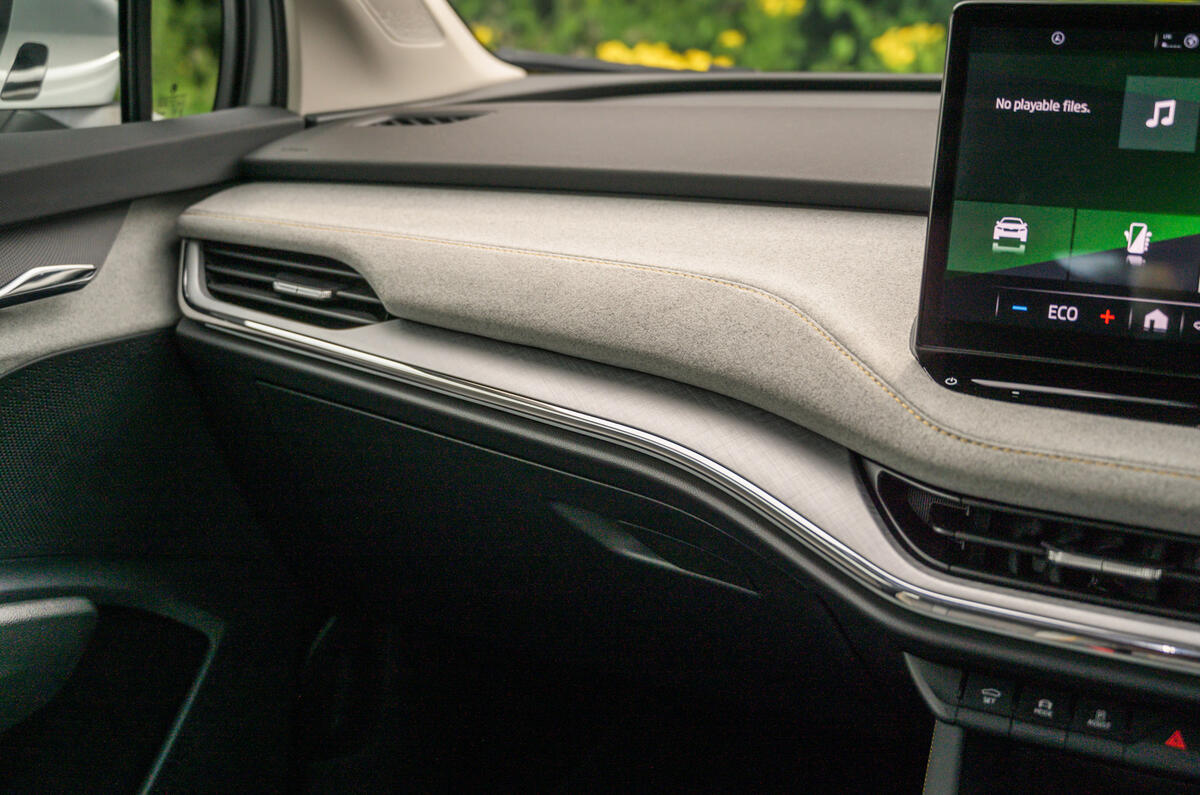 16 Skoda Enyaq IV 2021 RT interior trim