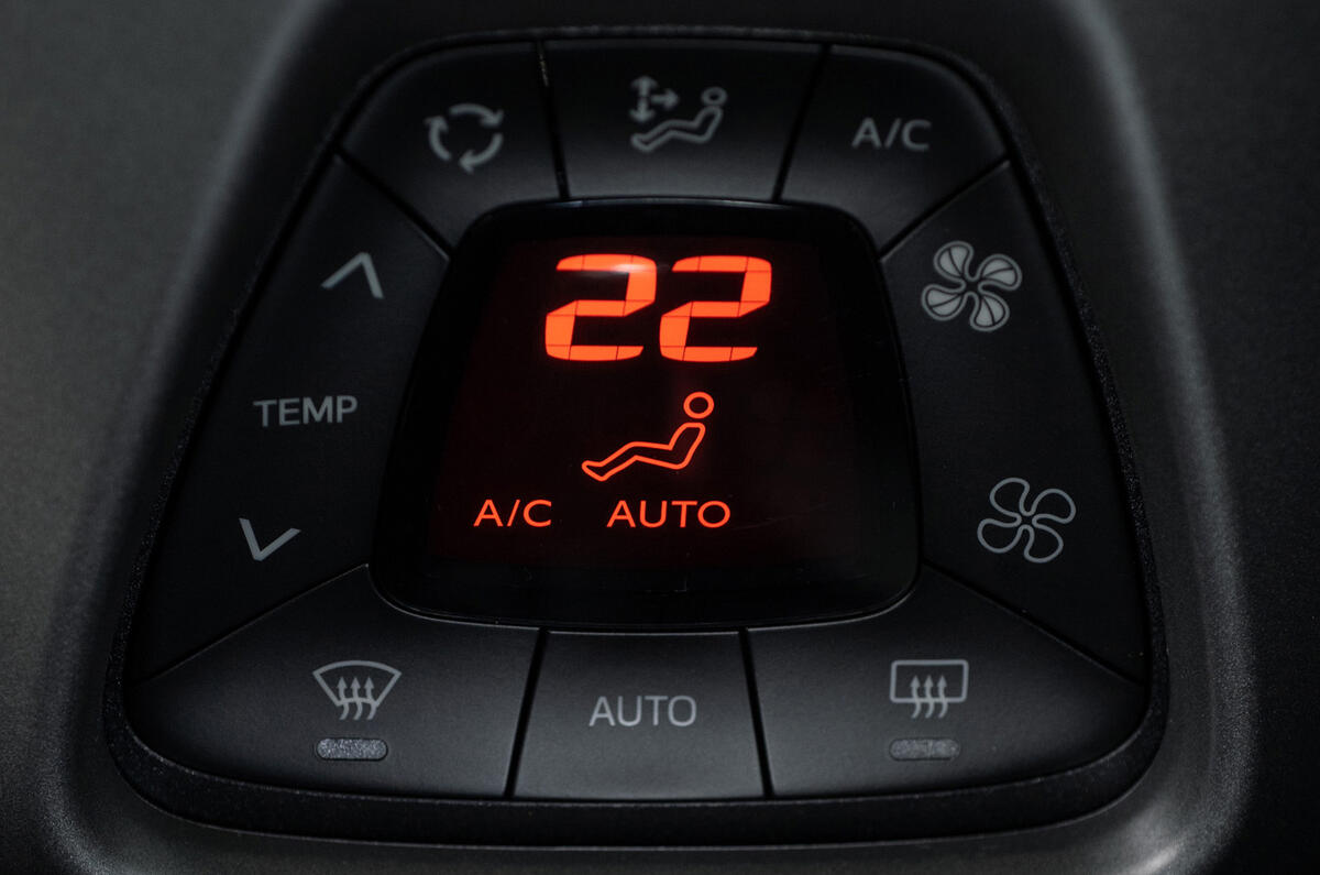 16 Toyota Aygo 2019 UE RT commandes de climatisation