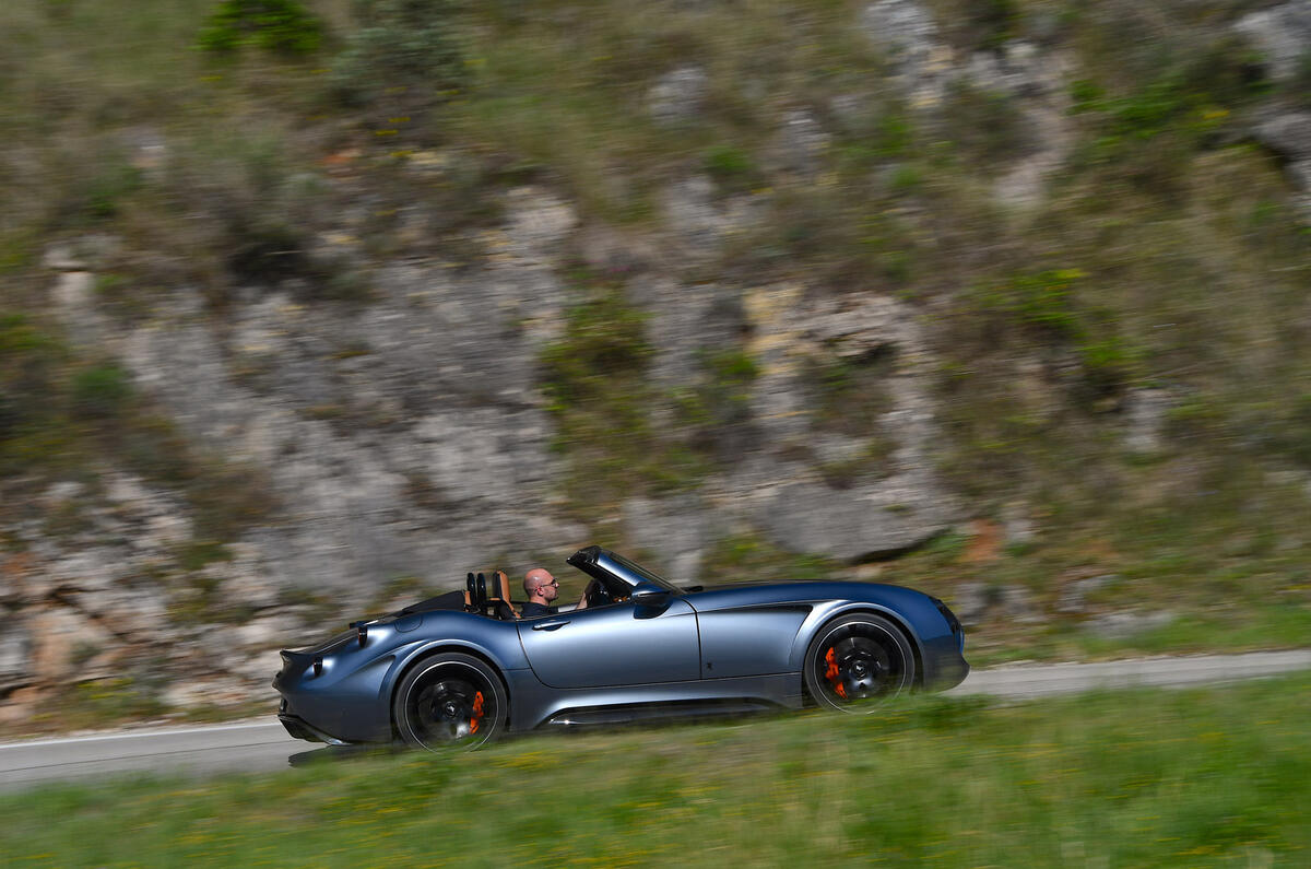 16 Wiesmann Project Thunderball 2022 pan