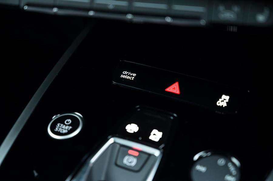 17 Audi Q4 E tron 2021 RT hero sélection du mode de conduite