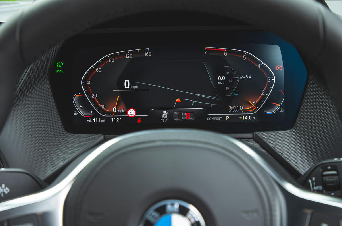 BMW 1 Series 118i 2019 road test review - instruments