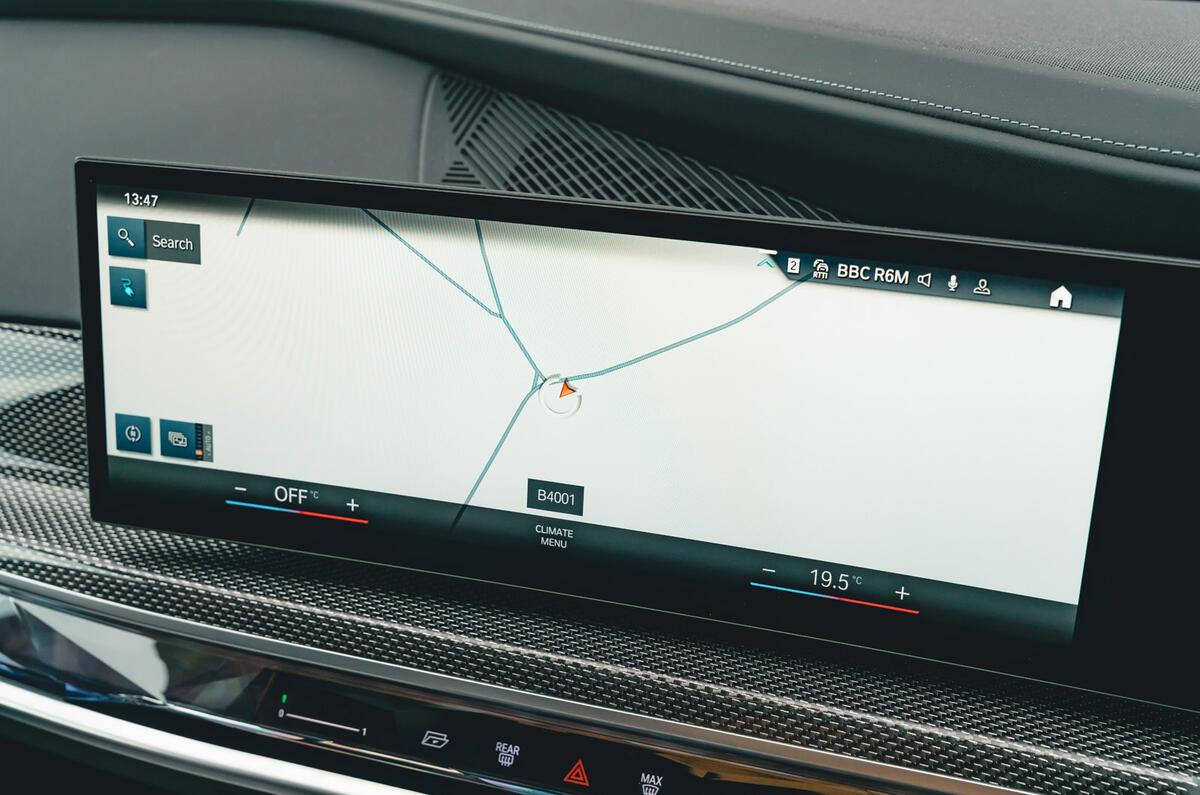 17 BMW I7 RT 2023 infotainment 2