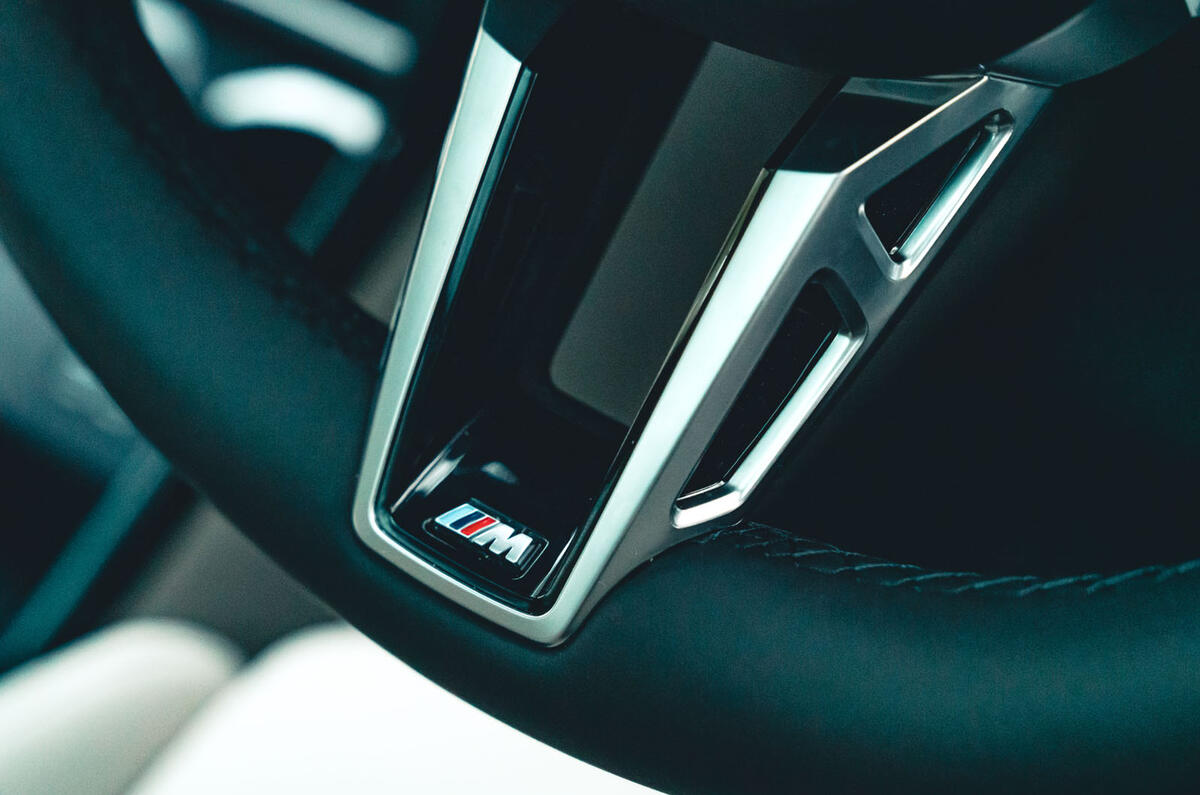 17 BMW X1 23i RT 2023 steering wheel jewellery