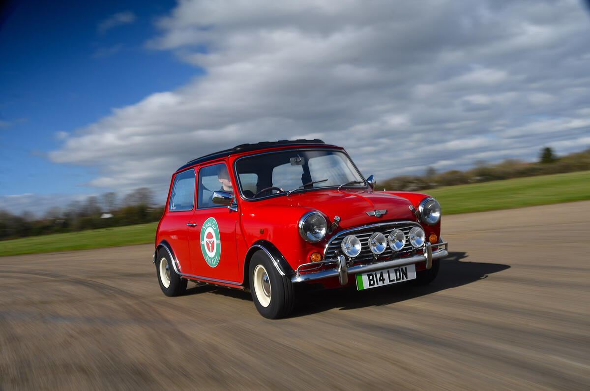 17 Electrogène Mini Cooper électrique 2022 FD voie avant