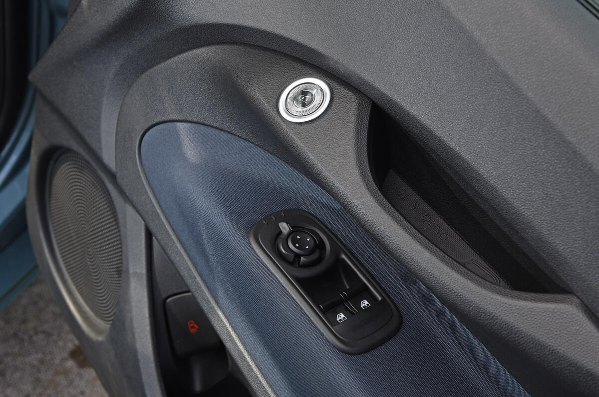 17 Fiat 500 electric 2022 road test review door cards